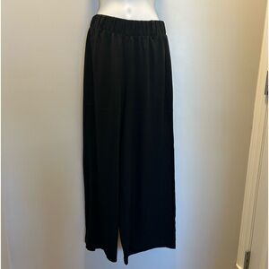 Forever 21 wide leg pant with elastic waist and belt loops cropped